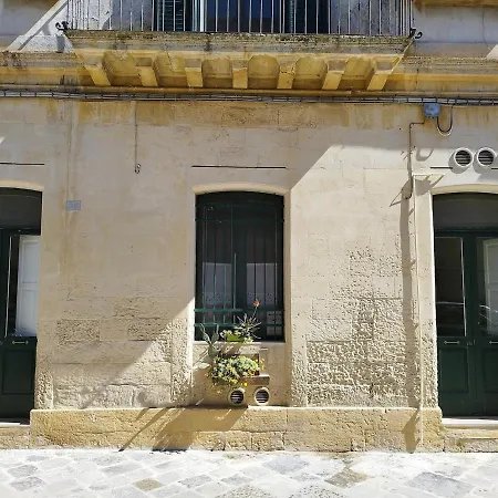 Quiet In Old Town With Private Entrance Apartment Lecce